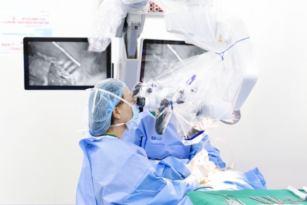 Cấy điện cực ốc tai tại Việt Nam: Phục hồi thính giác sau 40 năm