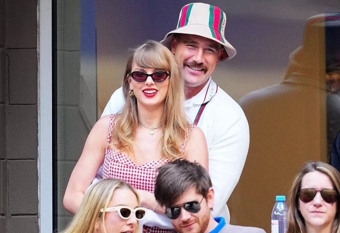 Taylor Swift và Travis Kelce trên khán đài giải Quần vợt Mỹ mở rộng tháng 9/2024. Ảnh: GC Images
