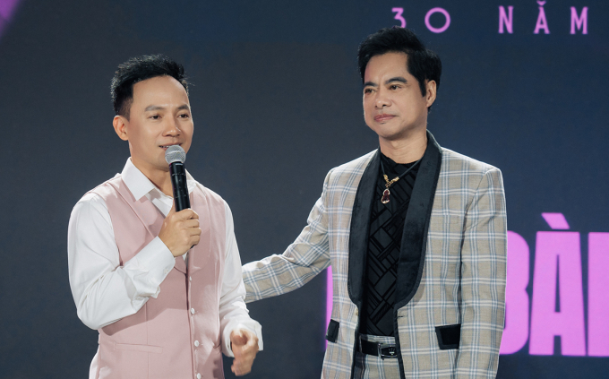 Tiến Đạt và danh ca Ngọc Sơn (phải). Ảnh