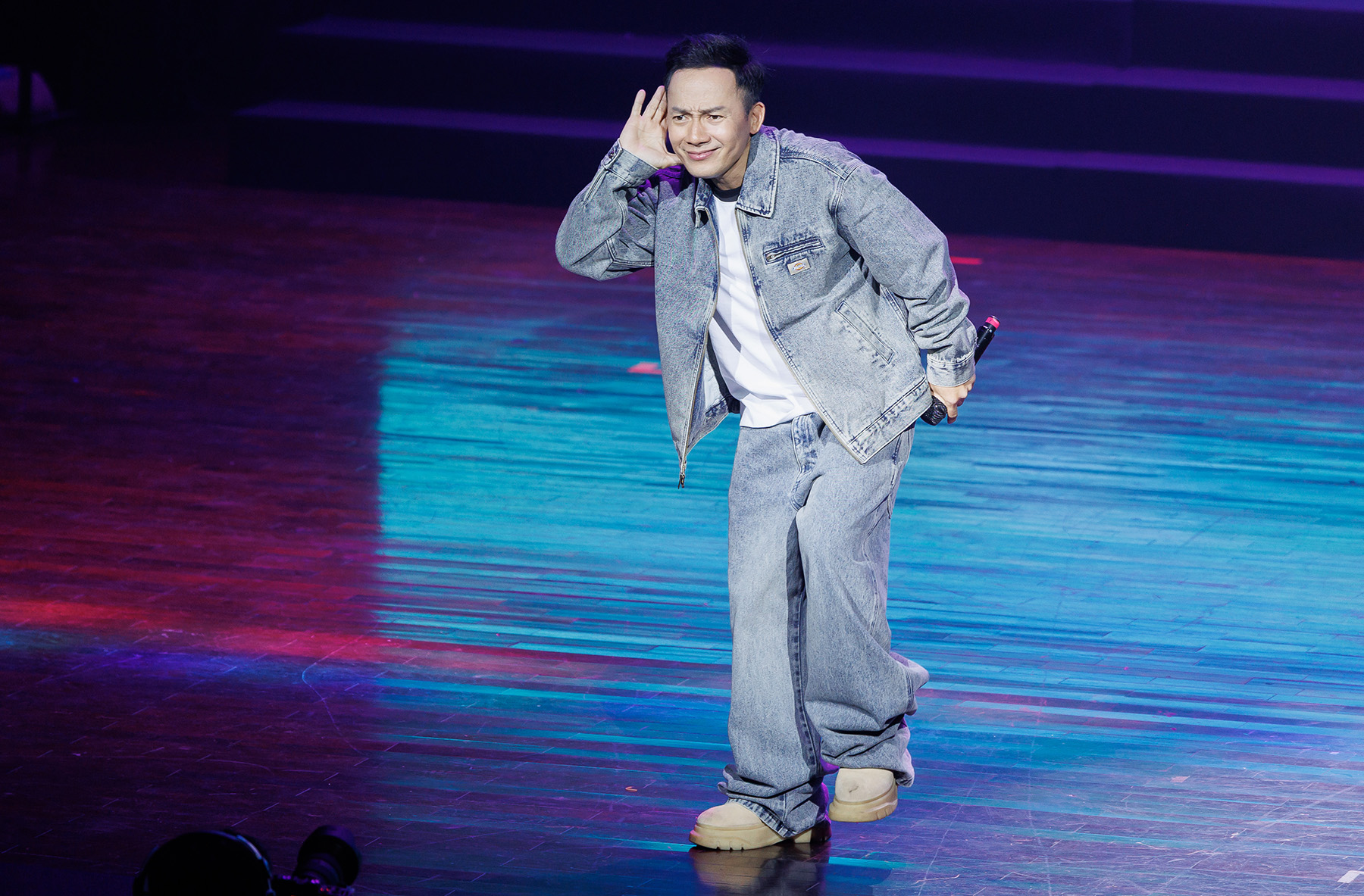 Tiến Đạt hát "Vui cùng Mr.Dee"