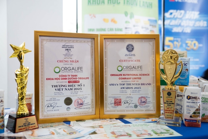 Hai giải thưởng Thương hiệu số 1 Việt Nam 2025 và Thương hiệu uy tín hàng đầu châu Á 2025 của Orgalife. Ảnh: Orgalife