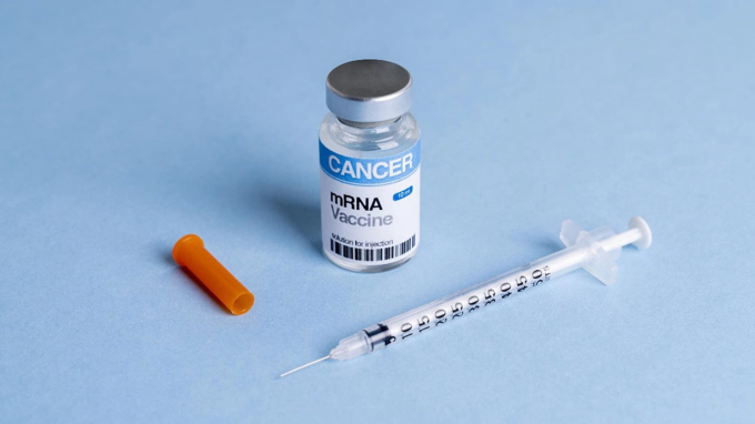 Minh họa một lọ vaccine ung thư. Ảnh:Business Today