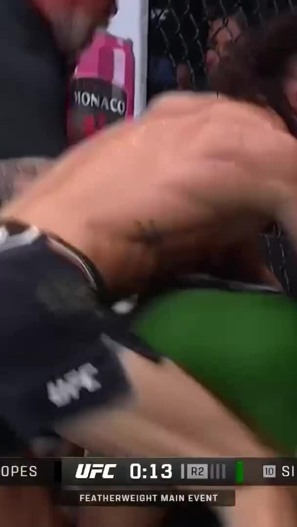 Võ sĩ MMA đánh lén đối phương sau trận thua ở UFC