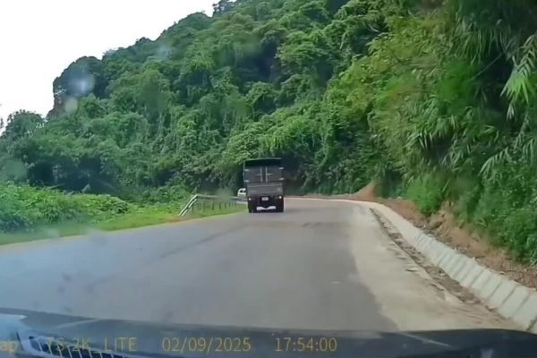 Kỹ thuật lái xe an toàn: Vô lăng, phanh khi vào cua