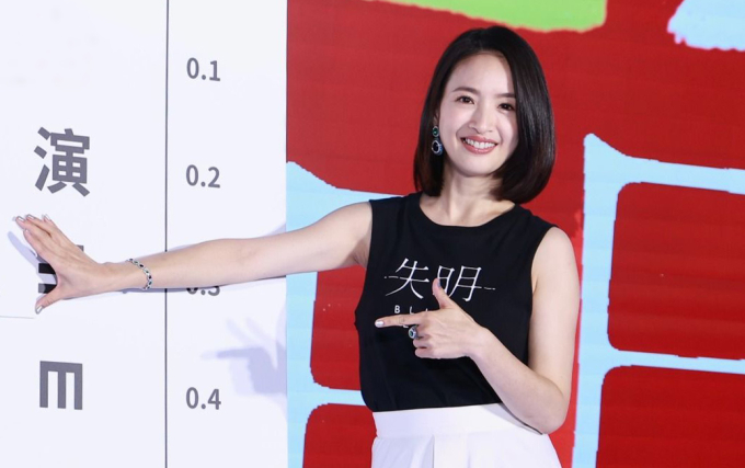 Lâm Y Thần, 43 tuổi, quảng bá phim Thất minh. Ảnh: TVBS
