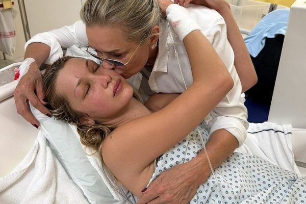 Bella Hadid: Cuộc chiến chống lại bệnh Lyme