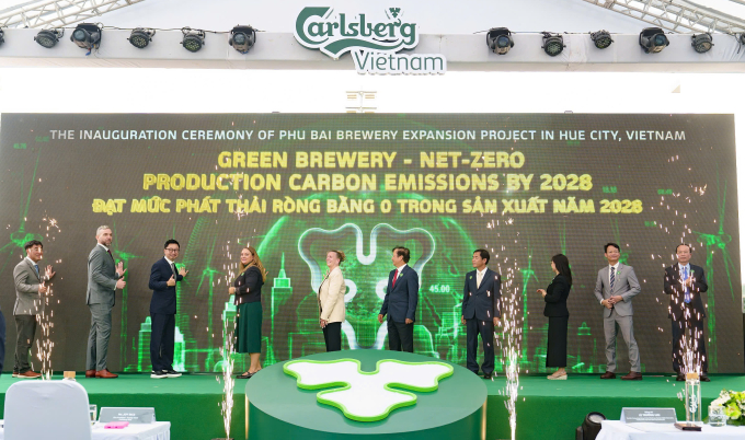 Carlsberg Việt Nam nhắc lại cam kết đạt phát thải ròng bằng 0 trong sản xuất vào năm 2028 tại lễ khánh thành nhà máy mở rộng. Ảnh: XIN NGUỒN