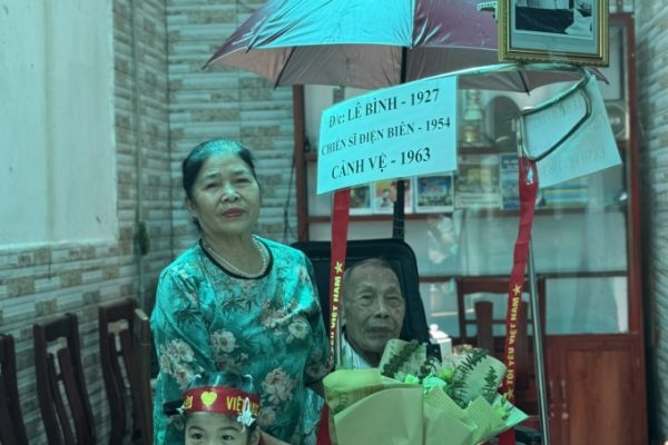 Diễu binh lịch sử: Khoảnh khắc xúc động của người lính già