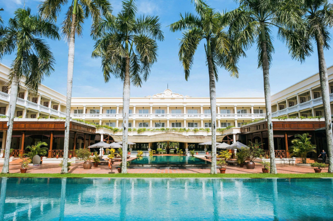 Khách sạn Victoria Cần Thơ Resort có khuôn viên rộng và góc view hướng ra sông Hậu. Ảnh: Victoria Cần Thơ Resort
