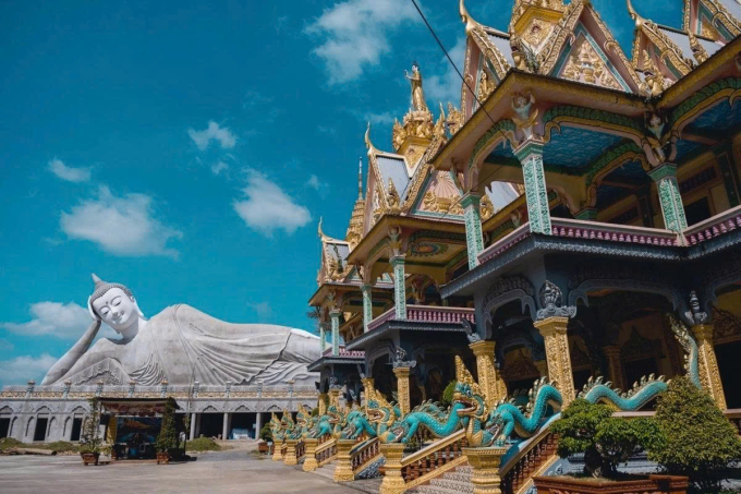 Tượng Phật dài 63 m trong chùa Som Rong, Sóc Trăng. Ảnh: Quang Du Hý