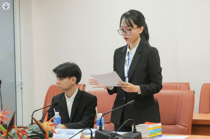 Khánh Linh trong một phiên tòa giả định. Ảnh: Nhân vật cung cấp