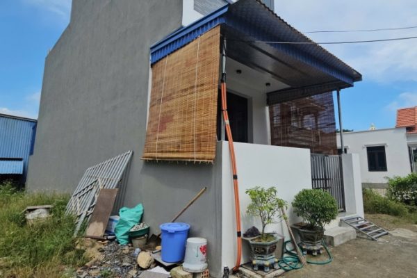 Xây nhà nhầm trên đất hàng xóm: Tố cáo ‘chiếm đất’!