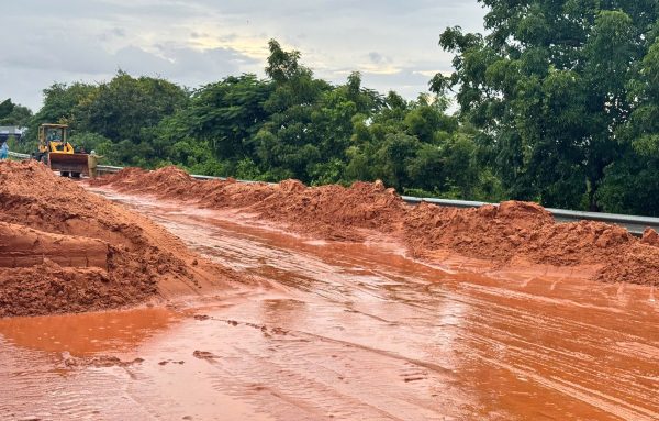 Lũ Cát Đỏ Lâm Đồng: Quốc Lộ Tắc Nghẽn Sau Mưa Lớn