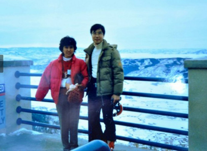 Ông Shimon Sakaguchi và vợ Noriko du lịch ở Colorado, Mỹ, khoảng năm 1985. Ảnh: Shimon Sakaguchi