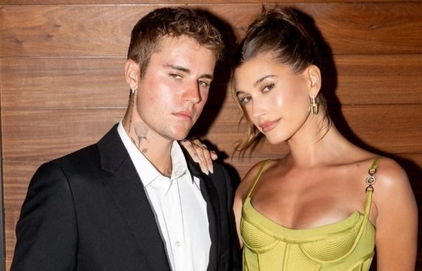 Hailey Bieber: Bí quyết làm đẹp tự nhiên không cần phẫu thuật