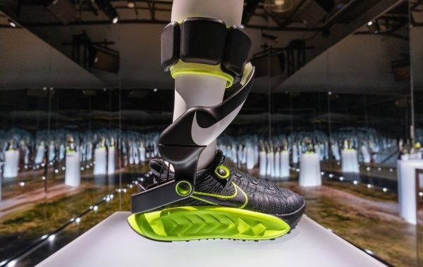 Nike ra mắt giày điện đầu tiên: Lịch sử mới!