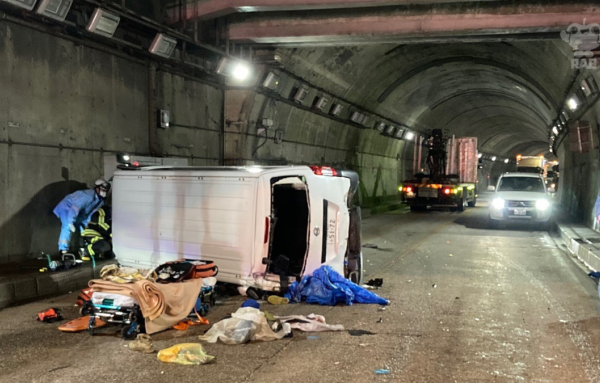 Tai nạn ở Nhật: Xe chở người Việt lật, một người tử vong