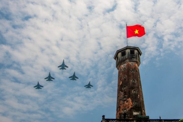 Ảnh “Dưới cờ Tổ quốc” thắng giải Vietnam Vibes: Góc nhìn độc đáo