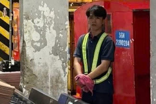 Nhân viên sân bay trộm 50 triệu đồng từ hành lý ký gửi