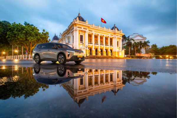 Limo Green: Xe sang gia nhập đội taxi điện Xanh SM
