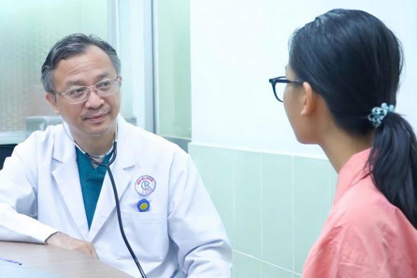 Cứu sống cô gái có khối u tim hiếm gặp bằng ca mổ “đi trên dây”