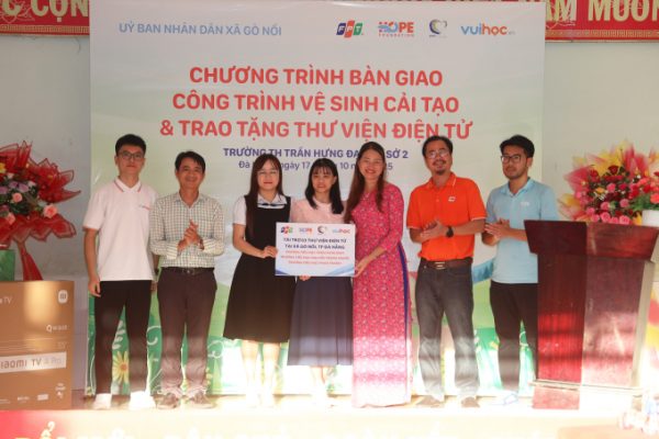8 thư viện điện tử đến với học sinh Huế, Đà Nẵng