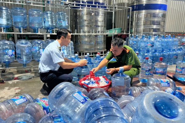 20.000 bình Lavie giả bị bơm nước lã: Cảnh báo!