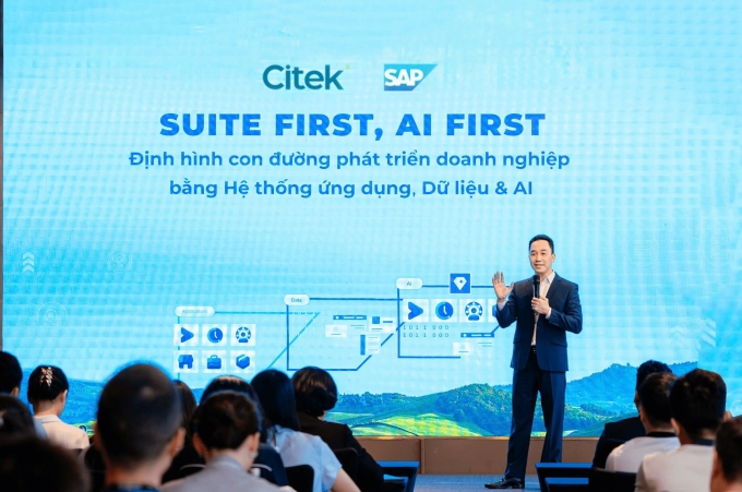 Ông Nguyễn Hồng Việt chia sẻ về định hướng của SAP nói chung và SAP Business Suite nói riêng. Ảnh: Citek