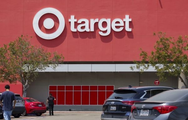 Thắng kiện 11 triệu USD nhờ vấp ngã tại bãi đậu xe