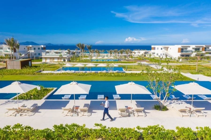 Đường đi làm hàng ngày của CEO Laubichler-Pichler tại Alma resort Cam Ranh, Khánh Hòa. Ảnh: Booking