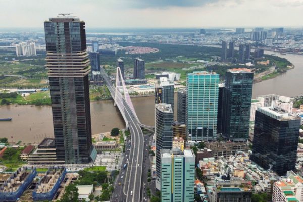 Giá thuê mặt bằng bán lẻ TP HCM giảm: Cơ hội mới?