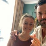 Huế: Khách Tây chạy lũ lịch sử bằng thuyền, xe tải