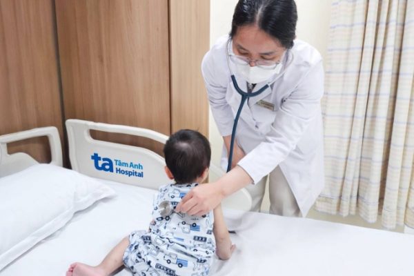 Nhận biết dấu hiệu nặng ở trẻ nhiễm virus hô hấp RSV