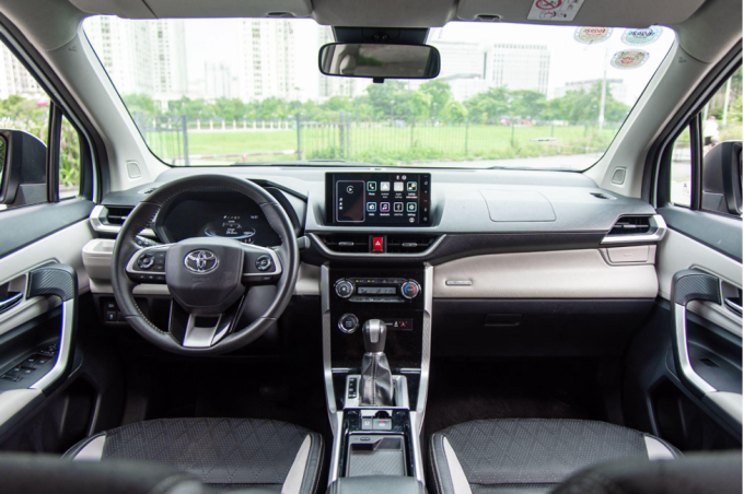 Không gian nội thất Veloz Cross Top. Ảnh: TMV