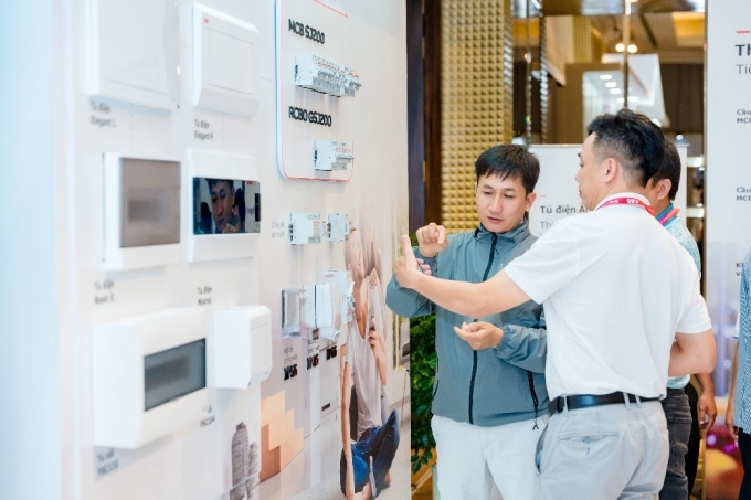 Các dòng sản phẩm đảm bảo không gian sống của ABB trưng bày tại sự kiện. Ảnh: ABB