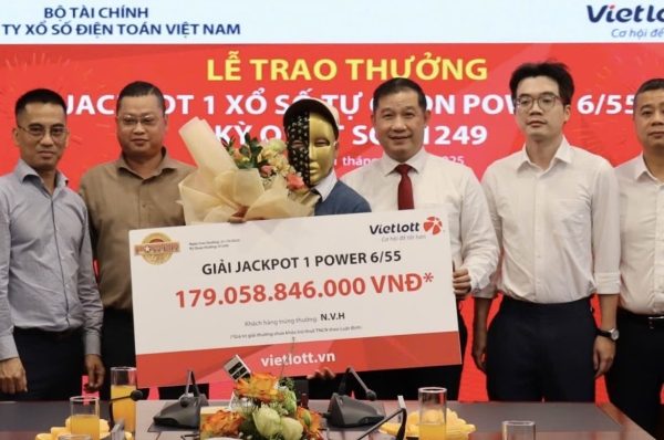 Giáo viên Đà Nẵng trúng Jackpot 180 tỷ đồng: Tin Vietlott Hot!