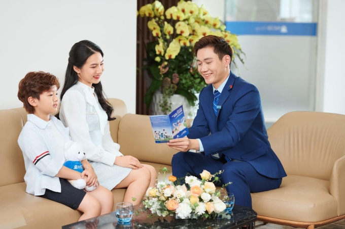 Ngân hàng cung cấp nhiều dịch vụ phù hợp với các nhóm khách hàng khác nhau. Ảnh: NCB