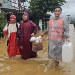 Kẹt trong chợ 3 ngày vì lũ: Câu chuyện sống sót