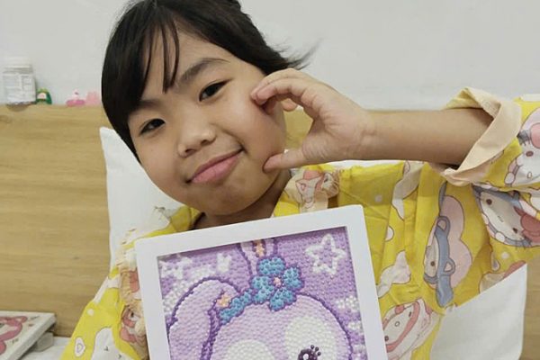 Mẹ hiến thận, con gái hồi sinh: Câu chuyện cảm động