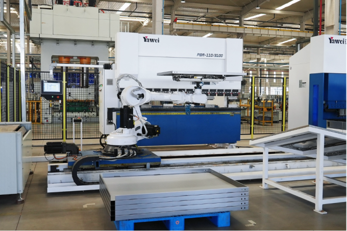 Một dây chuyền robot tự động hoá tại nhà máy lớn nhất của Yadea ở huyện Kim Trại, tỉnh An Huy, Trung Quốc. Ảnh: Tuấn Vũ