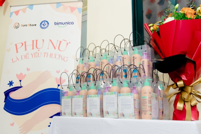 Những phần quà chăm sóc sức khỏe Bimunica dành cho các mẹ bầu. Ảnh: Bimunica