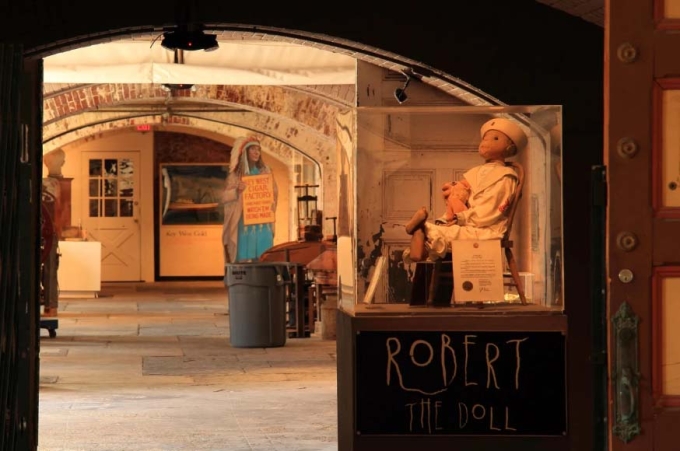 Búp bê Robert nổi tiếng tại bảo tàng Fort East Martello. Ảnh: Alamy