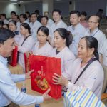 Thăm hỏi người dân vùng lũ lụt từ Thường trực Ban Bí thư