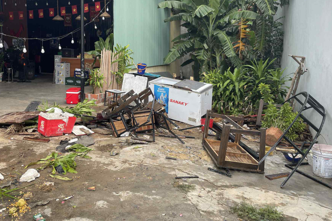 Hiện trường sau khi Đặng Văn Sang lái ôtô tông chết người phụ nữ. Ảnh: Trần Hóa