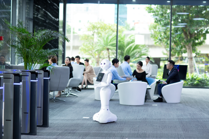 Giao dịch viên AI được triển khai tại chi nhánh KienlongBank. Ảnh: KienlongBank