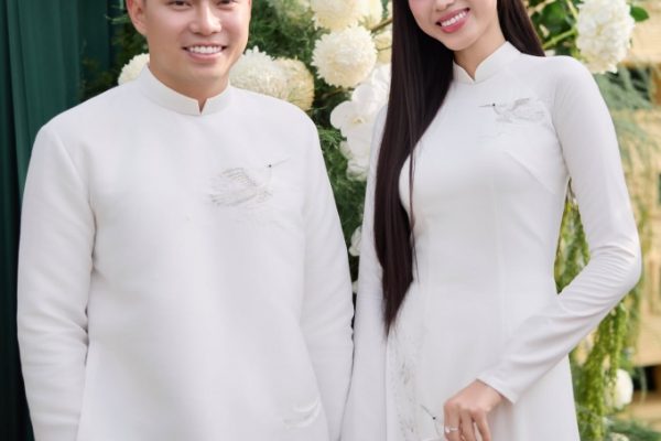 Áo dài ăn hỏi Hoa hậu Đỗ Thị Hà: Đám hỏi đẹp như mơ