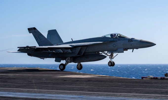 Tiêm kích F/A-18E của Phi đoàn số 83 làm nhiệm vụ trên Biển Đỏ hồi năm 2024. Ảnh: US Navy