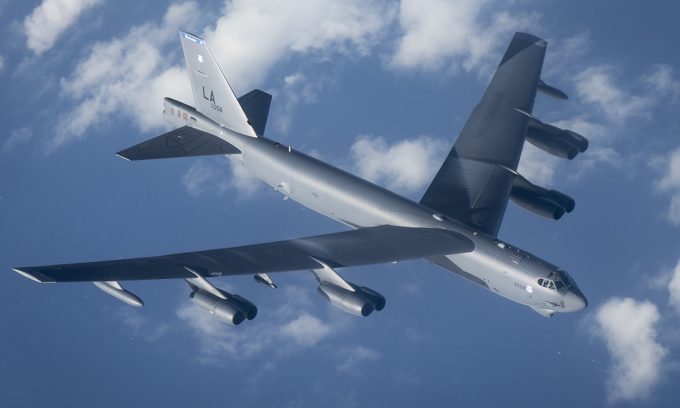 Oanh tạc cơ B-52 bay trên bang Florida, Mỹ tháng 6/2024. Ảnh: USAF