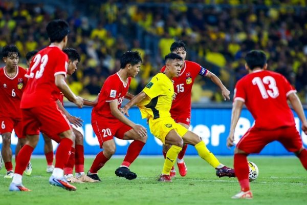 FIFA: Malaysia vượt Indonesia, thăng hạng ấn tượng
