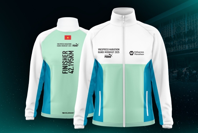 Áo khoác Finisher cho 42km là nét đặc trưng của giải. Ảnh: VnExpress Marathon